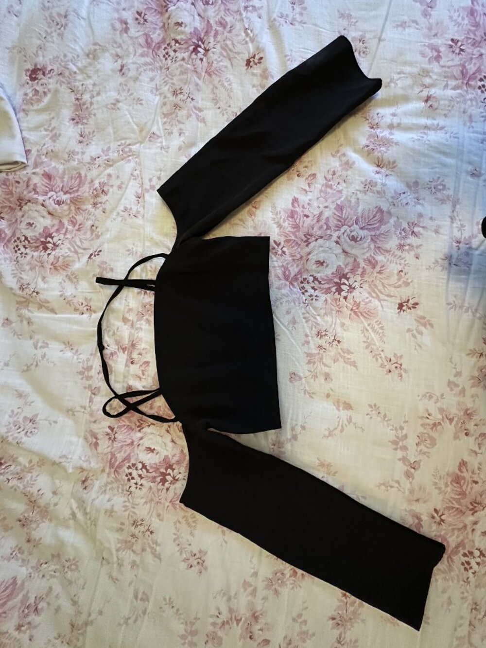 FINDERS KEEPERS HALTER TOP CROP